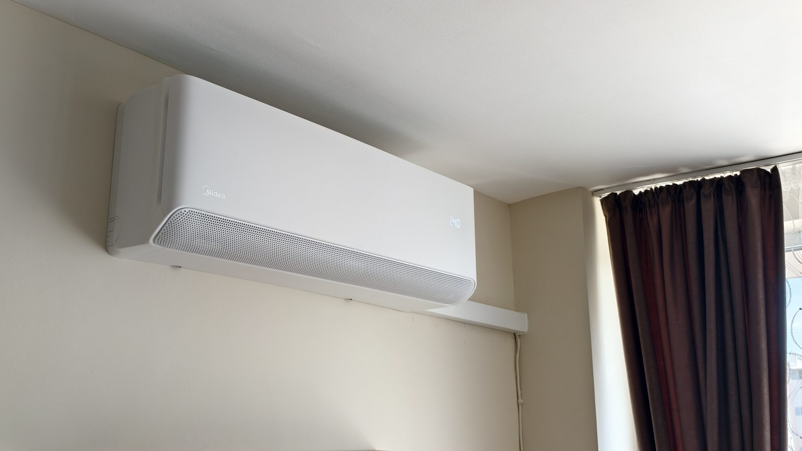 Midea CB1-18HRFN8-I(B) Breezeless E